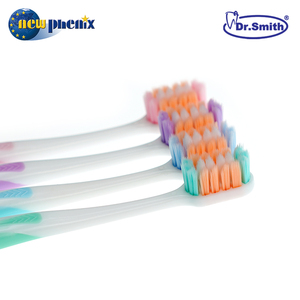 Brosse à dents de couleur macaron de forme irrégulière avec poils densément implantés et ultra-doux - Product Image 5