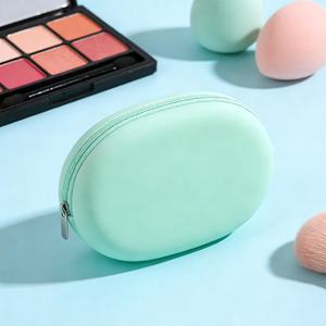 Sac de maquillage en silicone personnalisé en gros, sac cosmétique tendance avec motif bonbons, résistant à l'eau, petite capacité - Product Image 4