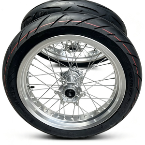 Kit Completo Ruote CNC Supermoto da 17 Pollici Surron Ultra Bee in Alluminio Argento con Pneumatici CST Anteriore e Posteriore per Moto Elettrica da Cross - Product Image 4
