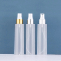 Flacon pulvérisateur de voyage de luxe en PET mat avec bouchon anti-poussière transparent et col argenté mat, idéal pour toner cosmétique – Vente en gros