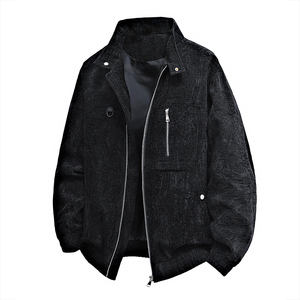 Veste en cuir vieilli personnalisée avec logo, style streetwear américain, pour homme élégant, avec revers et détails utilitaires, nouvelle veste de baseball décontractée. - Product Image 1