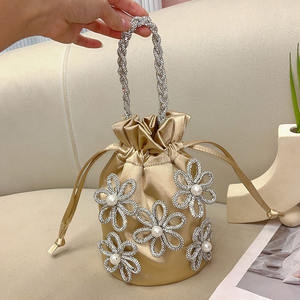 Borsa a secchiello in <span class=keywords><strong>raso</strong></span> fatta a mano con lettera di strass e diamanti con catene di perline da donna scintillante pochette da sera - Product Image 3