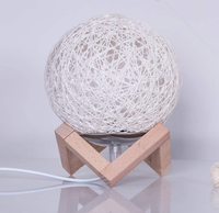 Lampe de nuit LED en forme de lune de 5,9 pouces pour enfants, lampe globe en rotin avec base en bois massif