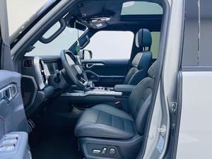 JETOUR TRAVELER <span class=keywords><strong>CDM</strong></span> T2 2024 USADO, 1.5TD DHT 208KM 2WD, EDICIÓN MONTAÑA, PHEV, 5 PUERTAS, 5 ASIENTOS, SUV, AUTONOMÍA DE 1300KM, PLATEADO SOBRE NEGRO - Product Image 4