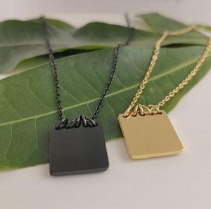 Collar con Colgante de Acero Inoxidable con Diseño Delicado y Grabado de Carta de Amor, Estilo Moderno - Product Image 3