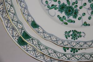 Ensemble de 3 assiettes en porcelaine céramique écologique de luxe, best-seller, motif oignon vert, 8+10+12 pouces, couleur et logo personnalisables pour mariages - Product Image 4