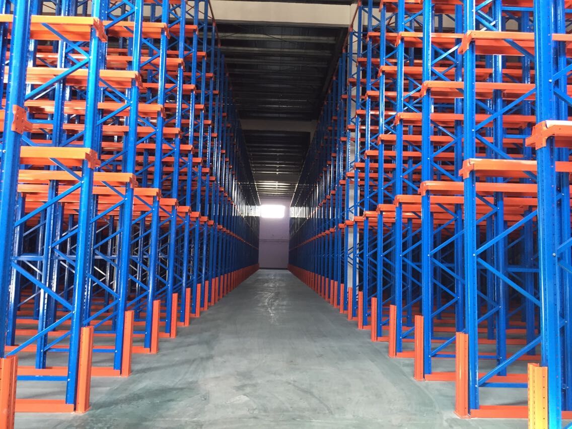 Customized Welded Steel Drive In Pallet Rack Dividers workshop