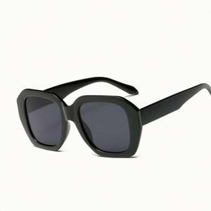 Vente en gros de lunettes de soleil vintage de luxe à grande monture polygonale, lunettes de soleil carrées UV400 pour femmes - Product Image 5