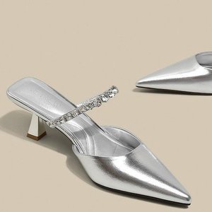 Nouvelles chaussures d'été à bout fermé, talon fin (3-5 cm), dessus en PU, semelle en caoutchouc, à enfiler, avec décoration en cristal - Product Image 4