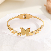 Bracelet tendance pour le quotidien en acier inoxydable et titane, avec motif papillons ailés plaqué or, style délicat et frais