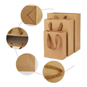 ขายส่ง<span class=keywords><strong>ราคา</strong></span><span class=keywords><strong>ถูก</strong></span>ถุงกระดาษแบบพกพานํา<span class=keywords><strong>มา</strong></span>ใช้ใหม่กระดาษคราฟท์สีขาวสีดําถุงช้อปปิ้งพร้อมที่จับสําหรับรองเท้าและเสื้อผ้า - Product Image 6