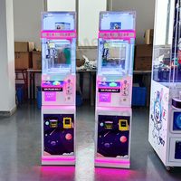 Machine à griffes commerciale Mega Mini avec accepteur de billets, revêtement personnalisé, casier à prix d'arcade et grue à prix