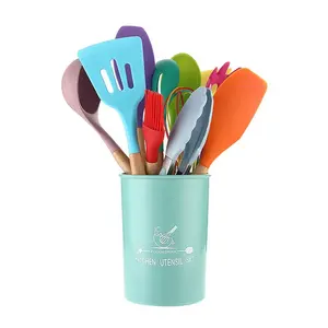 Commercio all'ingrosso Antiaderente Resistente Al Calore Colorato 11 pcs Cucina In Silicone Utensili Da Cucina con Manico In Legno