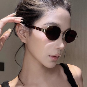 Gafas de sol ovaladas de metal para mujer UV400 con montura completa estilo retro protección solar - Product Image 4
