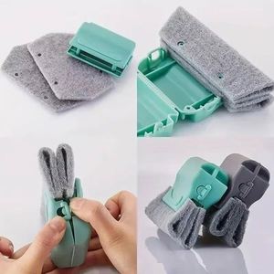 Cepillo Limpiador de Ranuras para Ventanas Pequeñas, Herramienta Ligera para Limpiar el Relleno de Ventanas y Alféizares - Product Image 4