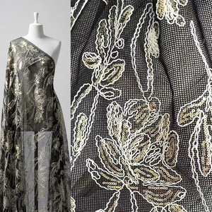 Tela de encaje con lentejuelas, bordado 3D en relieve con cordón, base de malla floral semitransparente, tela de encaje que no desprende pelusas para vestidos formales al por mayor - Product Image 1