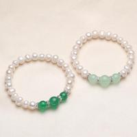 Bracelet en perles d'eau douce en gros, couleurs blanc, rose, rouge, vert, avec breloque en alliage, bijoux de mode faits à la main