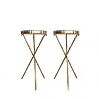 Table d'appoint haute en acier inoxydable doré avec plateau en verre et pieds en bambou