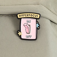 Épinglette en émail rose de haute qualité Hyperfocus ON/OFF, badge métallique personnalisé avec message amusant, épinglette de revers sur le thème de la santé mentale, cadeau en gros