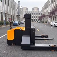 Gerbeur électrique compact à levage élevé, capacité de charge de 780 kg pour le stockage en hauteur