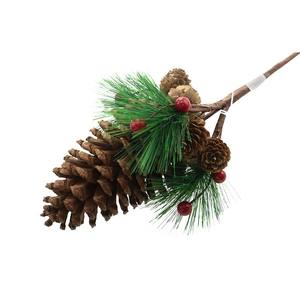 Selección de conos de pino de color natural, agujas de pino y bayas - Product Image 1