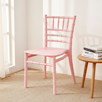 Chaise en plastique pour enfants de style nordique EaseNeat, empilable, pour une utilisation en extérieur lors de fêtes