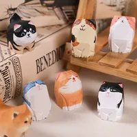 Ornements d'animaux sculptés à la main personnalisés Figurine chaton chat en bois mignon Sculpture Statue Animal artisanat dessin animé mignon Statue en bois