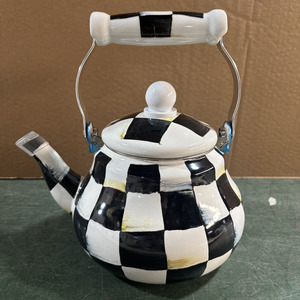 Nuovo Stile Moderno <span class=keywords><strong>Teiera</strong></span> di Lusso in Metallo Smaltato a Scacchi con Manico in Ceramica da 1,5 Litri Compatibile con Fornelli a Gas e Resistente al Calore - Product Image 3