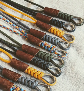 Cordón de paracord hecho a mano con impresión digital, gancho duradero, accesorio para llavero, cuerda ajustable tejida y anudada - Product Image 6