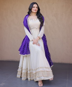 Vestidos Anarkali de tela Cosmos para bodas indias con espejos reales, bordados Zari, encaje y dupatta con tejido Butti. - Product Image 1