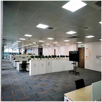 Dalles de moquette commerciales pour bureaux, avec support PVC, gris rayé, revêtement de sol modulaire, vente en gros, tapis carré emboîtable personnalisé