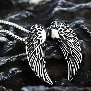 Collier avec pendentif aile d'ange en acier inoxydable pour hommes, usage quotidien, design géométrique, style asymétrique - Product Image 1