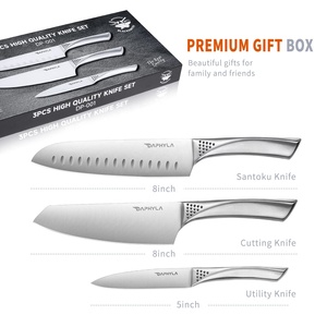 Set Professionale di 3 Coltelli da Cucina in Acciaio Inox con Manico Cavo, Coltelli Santoku e Multiuso con Confezione Regalo Magnetica per Chef - Product Image 3