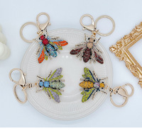 Collection de Luxe Exquise Européenne et Américaine : Porte-clés Abeille Rétro avec Diamants Scintillants, Fleurs Roses, Accessoire Créatif pour Sacs et Autres Articles