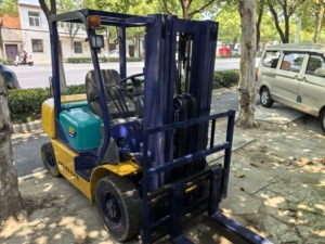 Komatsu รถยก3ตัน, เสา3ขั้นยกสูงถึง4.5เมตรพร้อมฟังก์ชันเลื่อนด้านข้างมีความยืดหยุ่นในการจัดการที่มีประสิทธิภาพ - Product Image 5