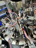 Machine d'assemblage de roulements à billes à gorge profonde avec positionnement de haute précision pour la fabrication de roulements et le pressage de joints – Fournisseur