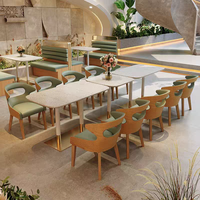 Ensemble de mobilier de café : Chaise de salle à manger en bois courbé vert sauge, banquette et table en terrazzo à base dorée pour bistro et pâtisserie