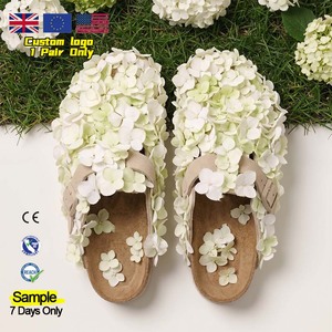 Sabots floraux 3D personnalisés en hydrangea, sandales de luxe en daim à fleurs, chaussures de mariage style Cottagecore, mules personnalisées - Product Image 1