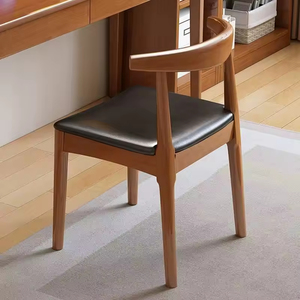 <span class=keywords><strong>Chaise</strong></span> de salle à manger de style <span class=keywords><strong>scandinave</strong></span> avec revêtement en cuir résistant à l'eau et structure en bois massif, idéale pour les hôtels, les bureaux et de qualité durable - Product Image 1