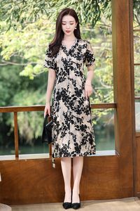 Elegante vestido de seda con estampado digital de cintura natural para mujer: Opción de verano a la moda para invitados a fiestas - Product Image 2