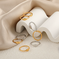 Bagues pour femmes bijoux en or nouveaux anneaux Pinky 18K plaqué or irrégulière en acier inoxydable géométrique Laser lettre bricolage anneau
