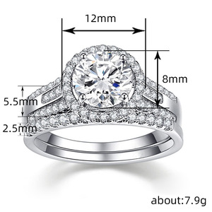 Anelli per coppia in rame dal design unico, con zirconi rotondi intarsiati, eleganti gioielli da sposa di lusso leggero per occasioni di festa - Product Image 4
