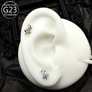 Mode oorsieraden implantaatgraad neusstud bloem oorringen sieraden dames titanium massief gouden labret piercing sieraden - Product Image 3