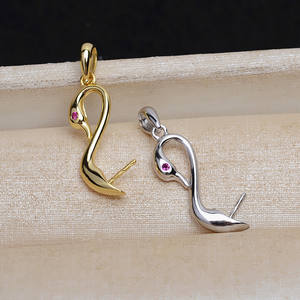 Pendentif baroque en argent S925 fait main, collier double face avec petite tête de cygne et perle vide - Product Image 2