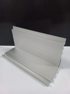 Rail de montage solaire en aluminium 6005-T6 extrudé, finition brute ou anodisé clair pour systèmes photovoltaïques industriels et au sol, Indonésie - Product Image 5