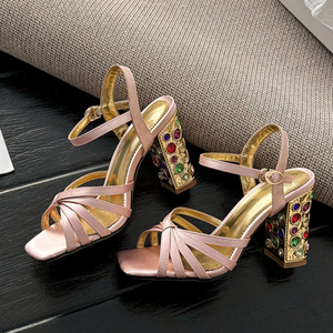 Sandales de luxe pour femmes à talons hauts épais dorés, ornées de diamants colorés, avec brides croisées et boucles à la cheville - Product Image 5