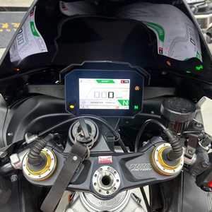 Moteur à quatre cylindres en V Apulia RSV4, essence, plusieurs modes de conduite, équipé d'un système de changement de vitesse rapide bidirectionnel - Product Image 6