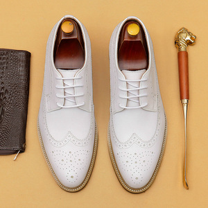 รองเท้าหนังทรงหุ้มข้อสีขาว ปลายแหลม แฟชั่น เพิ่มความสูงแบบซ่อน สำหรับผู้ชาย เหมาะสำหรับธุรกิจ สไตล์อ็อกซ์ฟอร์ด - Product Image 5