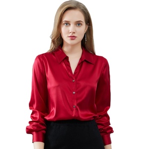 <span class=keywords><strong>Camicia</strong></span> da <span class=keywords><strong>donna</strong></span> in tessuto satin duchesse elasticizzato rosso - Product Image 1