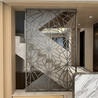 Paravent décoratif en acier inoxydable noir, découpe laser géométrique angulaire, séparateur de pièce, panneau triangulaire diamant pour hall d'hôtel